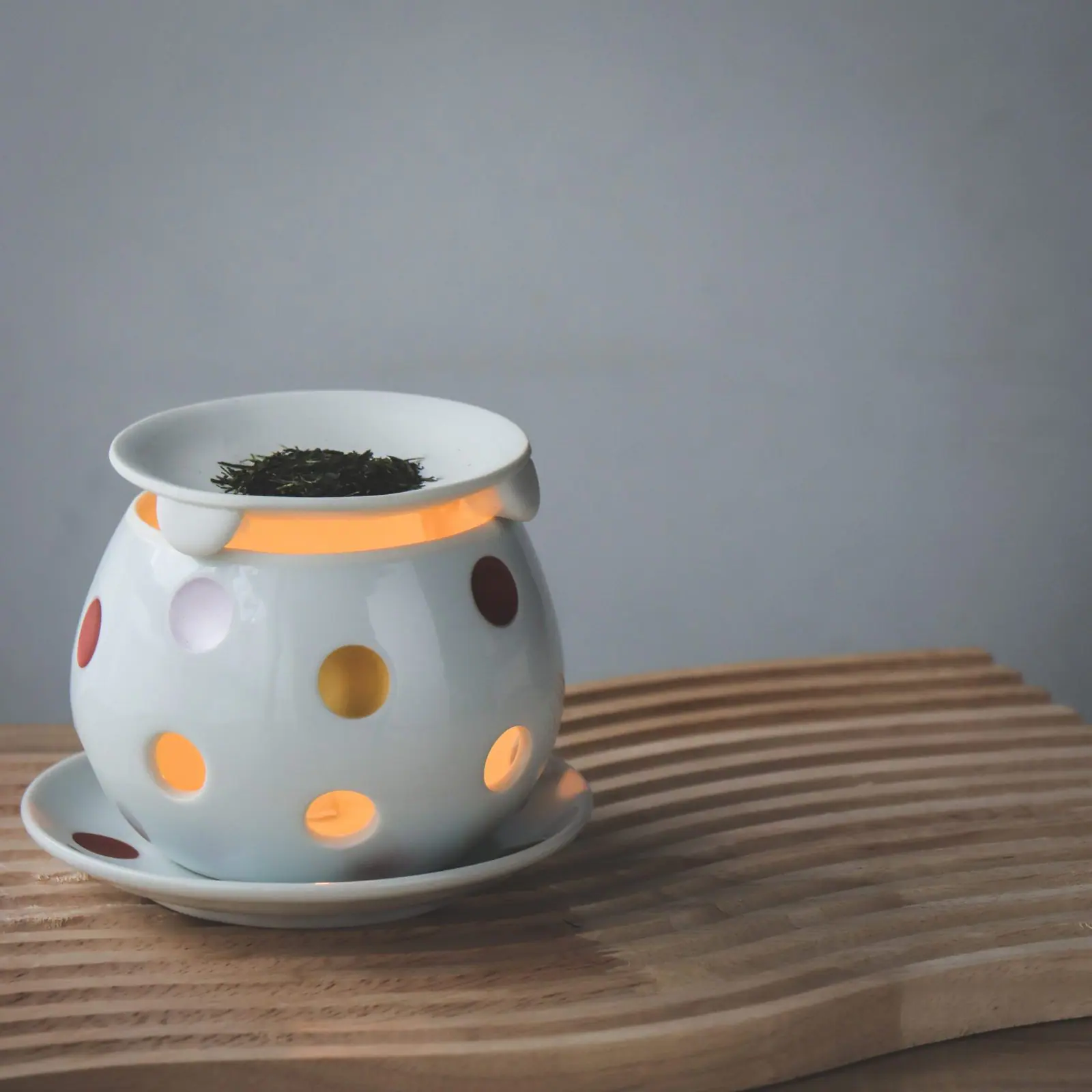 水玉模様がおしゃれな陶器製の茶香炉 | 肥前吉田焼 茶香炉 水玉