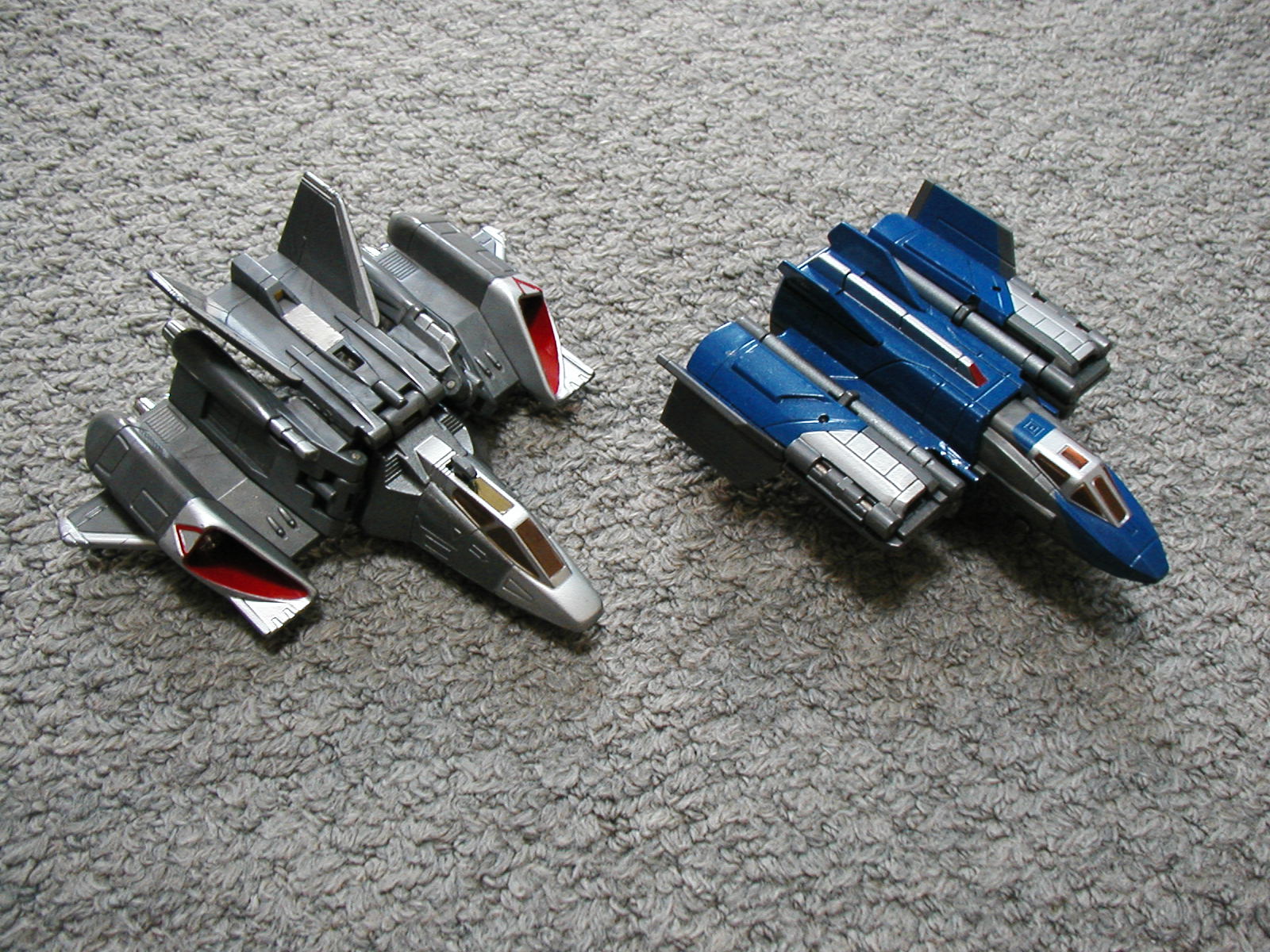 ウルトラマンガイアのシグファイターのおもちゃ コンテナビーグル