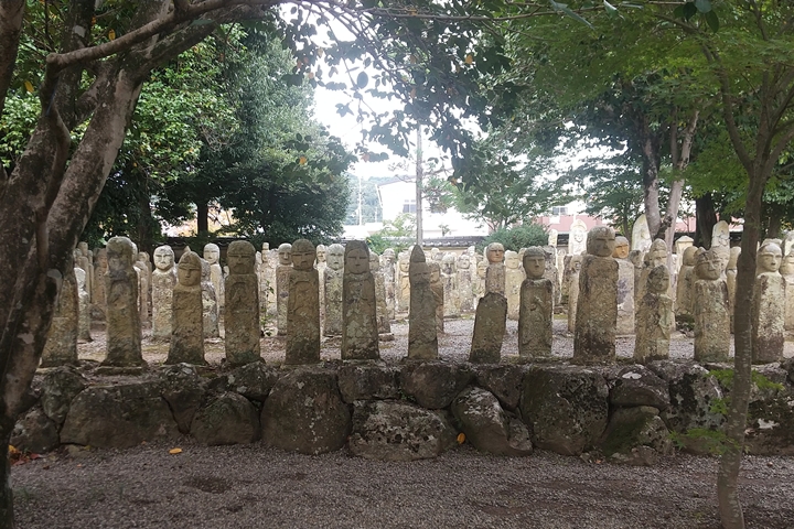 加西市の五百羅漢をたずねてモアイ像に思いはいたる | （A面）山さんの