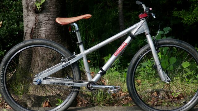 MTBのフレームに縛り付けて持ち運べるジャンプ台をつくって遊んでみ