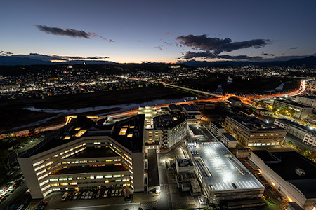 高崎市役所 展望ロビーの夜景 (群馬県高崎市) -こよなく夜景を愛する人へ