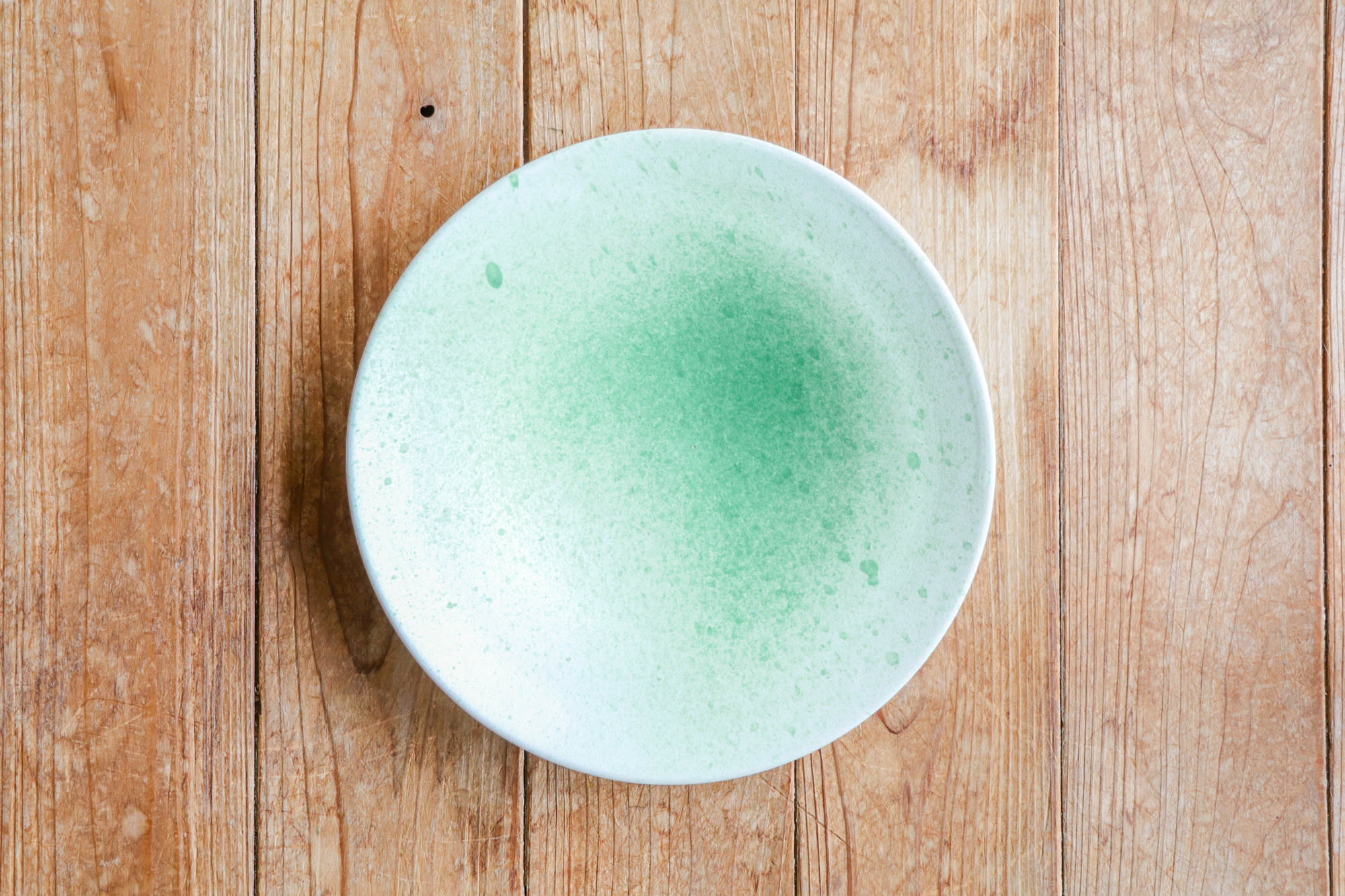 ミドリの皿 k6020 × 緑の顔料 | 高鶴裕太の ヘタッピやきもの研究所