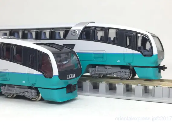 251系「スーパービュー踊り子 」新塗装（SVO) を弄る。その2