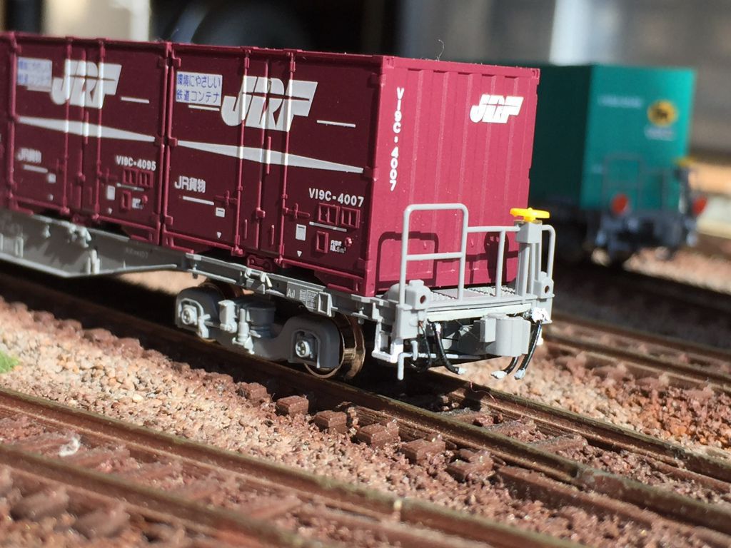 KATO コキ106+107 コンテナ無積載 10両セットを弄る。その2 ボディー