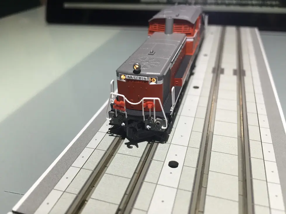 DD51 500番台 中期 耐寒形（3灯形）が入線しました。KATO 7008-8