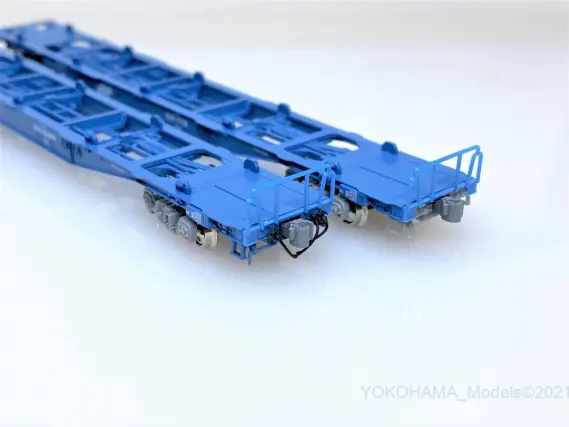 濃いブルー色のコキ104を弄る。その1 ボディーマウントカプラー化