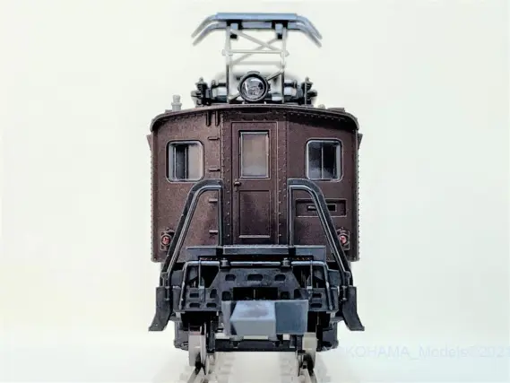 ED19 省形ヨロイ戸（4号機）伊那松島機関区所属機が入線です。KATO