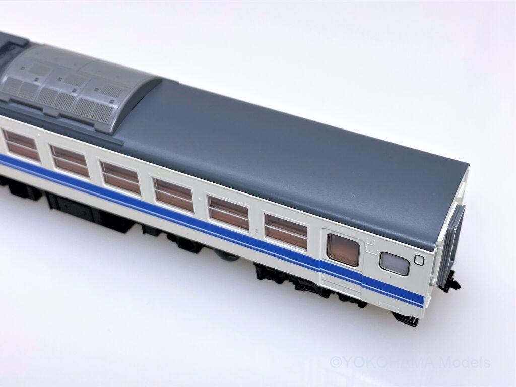 475系（北陸本線・新塗装・ベンチレーターなし）が入線しました。TOMIX