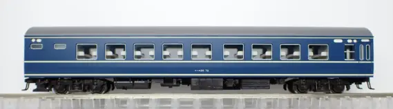 20系 寝台特急「さくら」長崎編成・佐世保編成 が入線です。 KATO 10