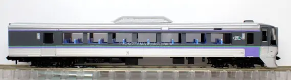 785系「スーパーホワイトアロー」登場時が入線しました。MICROACE