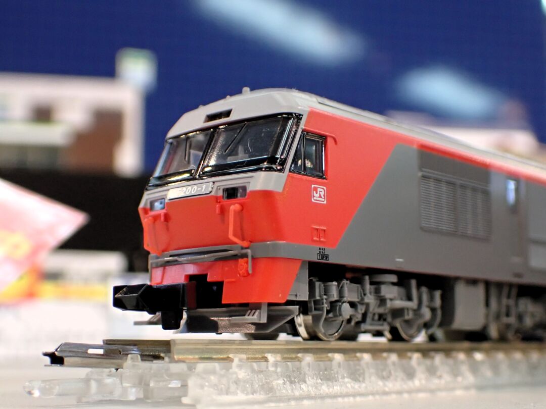 TOMIX DF200形0番代 ディーゼル機関車（新塗装） 品番：2260