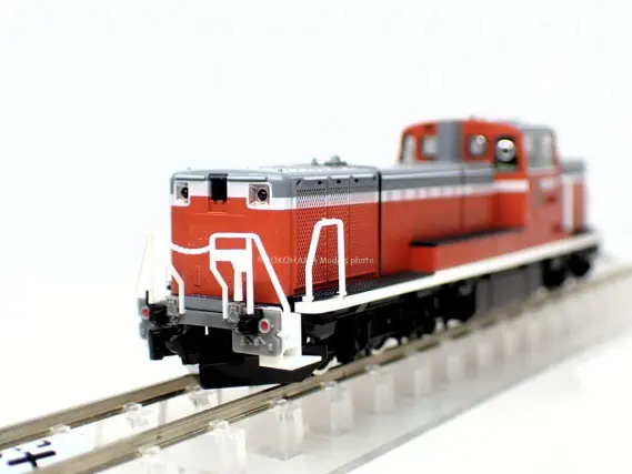 DE15形2500番台(JR西日本仕様・単線用ラッセルヘッド付)が入線しました