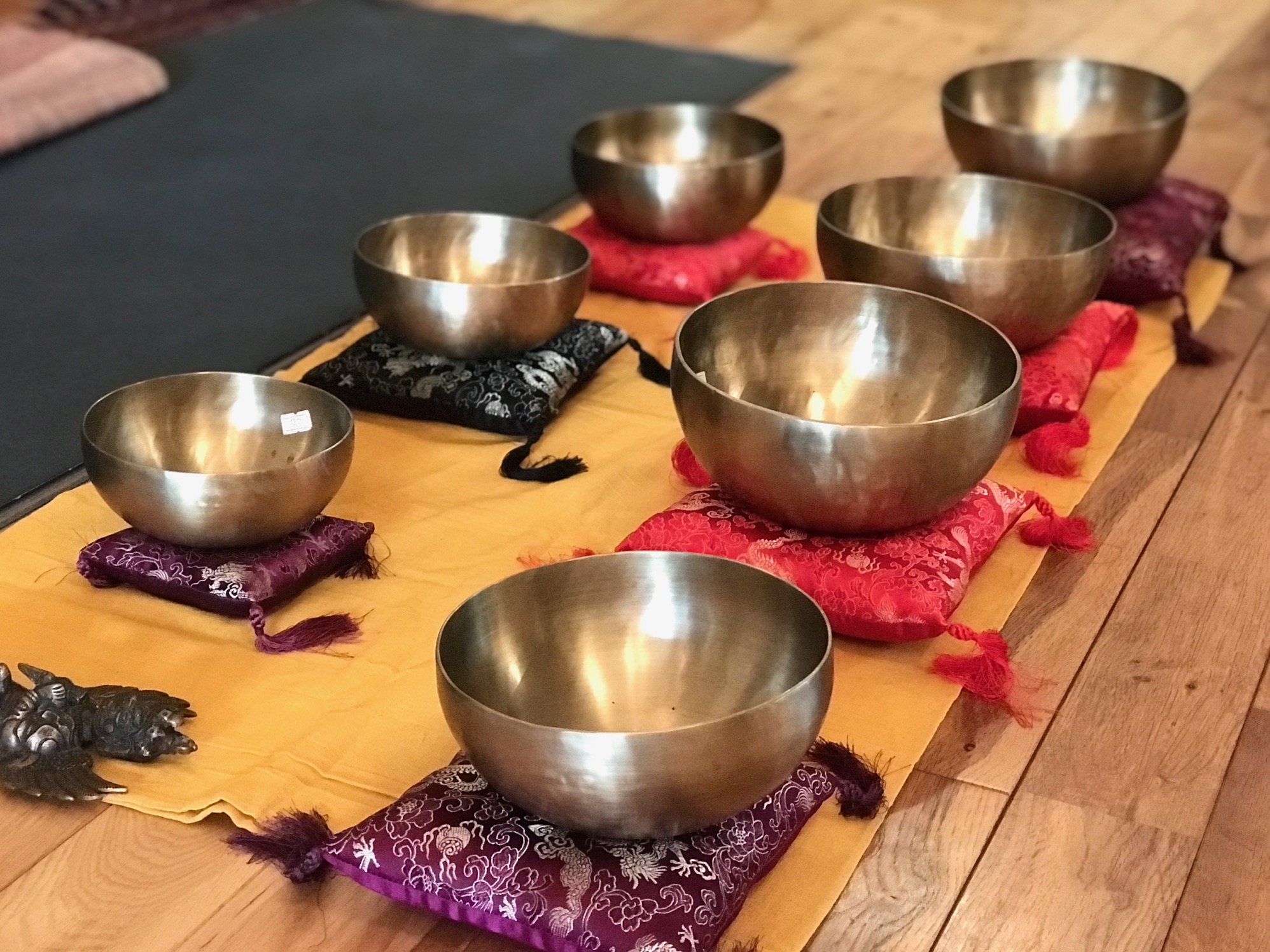 シンギングボウルセラピー始まります！ - Yoga Studio gyutto