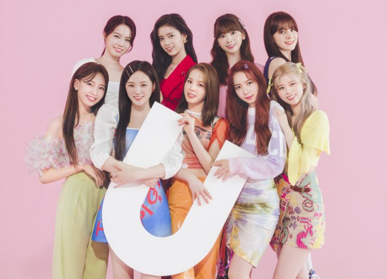 Yogibo × NiziU メンバーオリジナルカラーを採用したコラボレーション