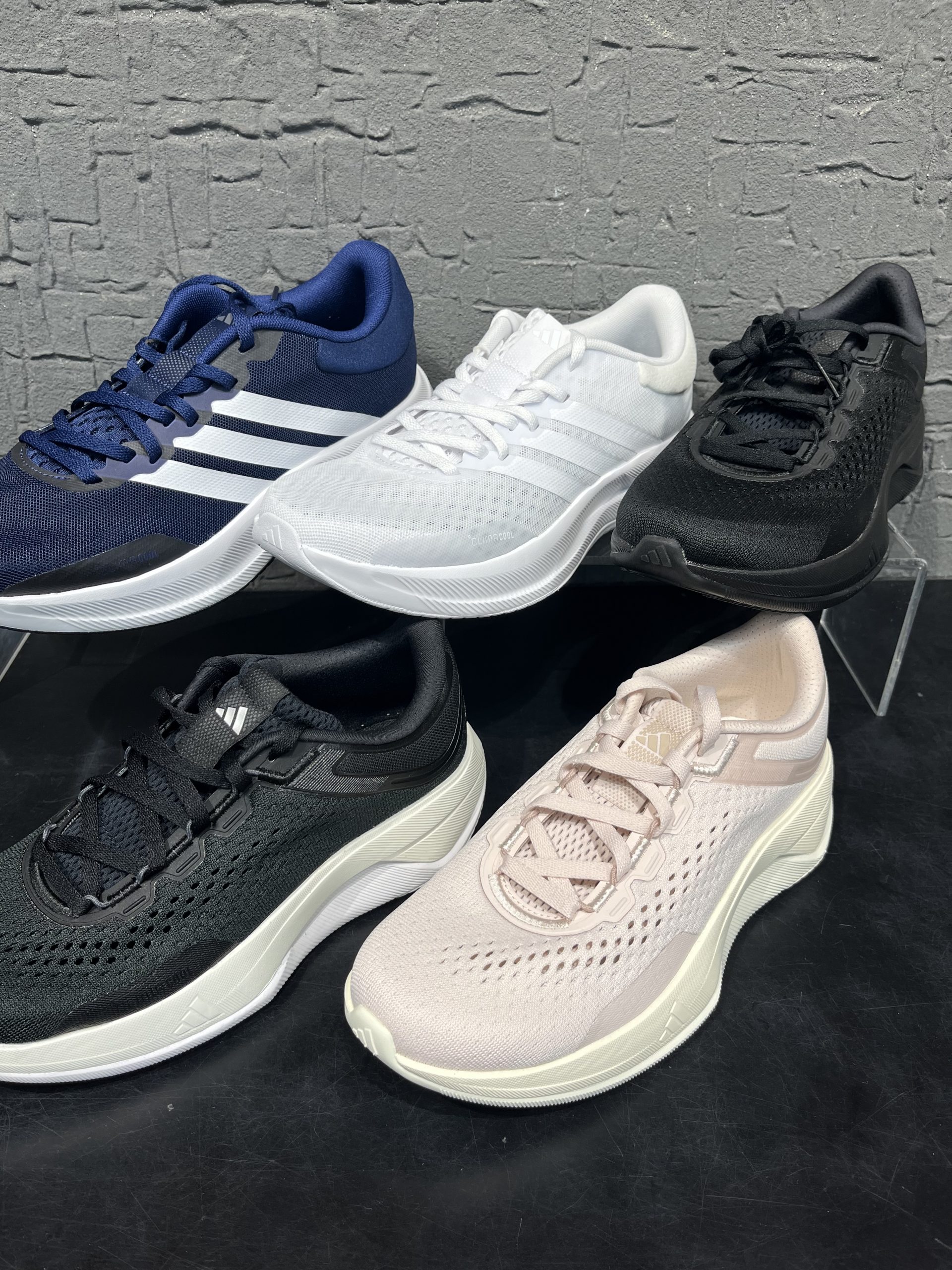 ABCマート】軽量で通気性抜群ランニング靴｜【公式】アクロスプラザ