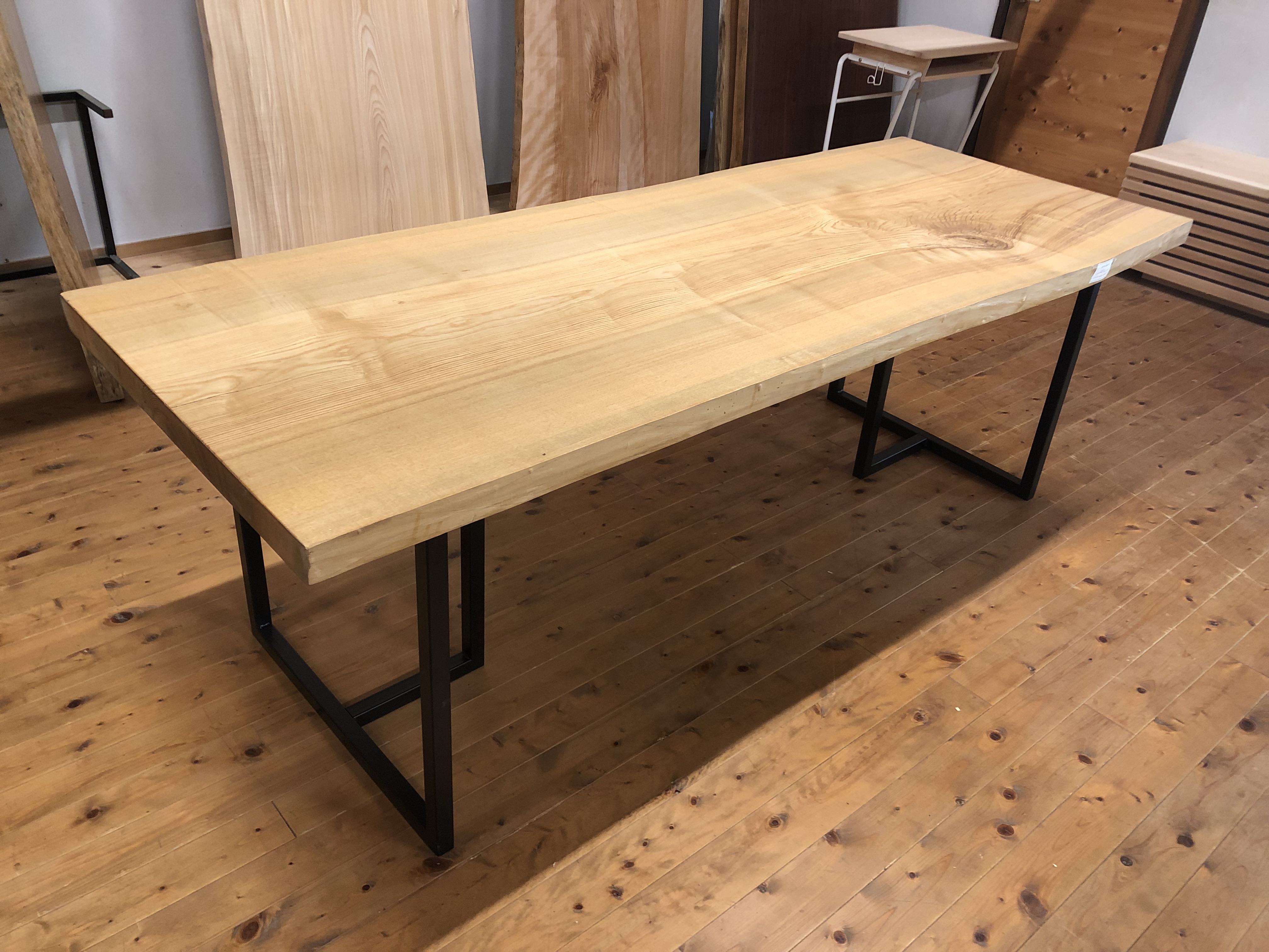 タモ一枚板テーブルtm-01dt | 一枚板テーブルと無垢カウンター販売の