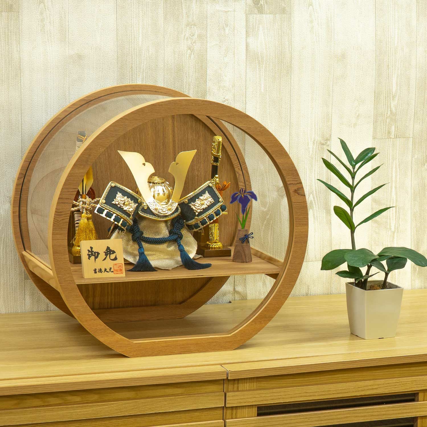 五月人形】兜5号ケース入り飾り | 雛人形（ひな人形）・五月人形の吉徳