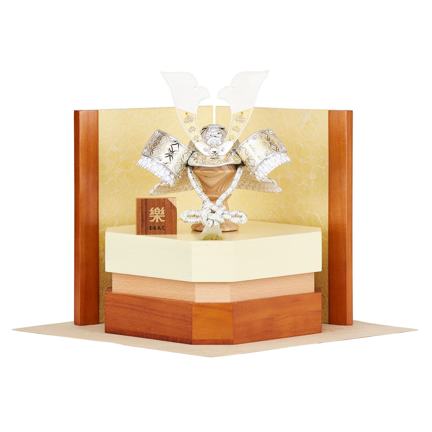 五月人形】兜7号収納箱飾り 楽 | 雛人形（ひな人形）・五月人形の吉徳