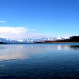 テカポ湖の魅力とは? 青い水と世界遺産級の星空、そして日本人に安心の