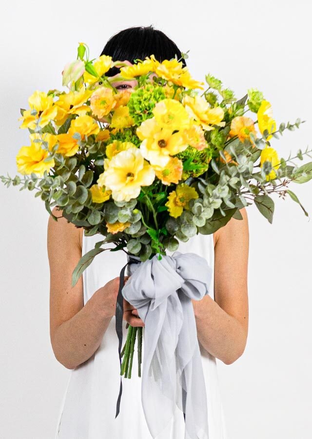 ウェディングブーケ】イエロー&グレー ポピーのクラッチブーケ