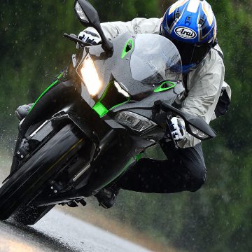カワサキ ニンジャZX-10R SE 試乗インプレッション［最新電サス兄弟の