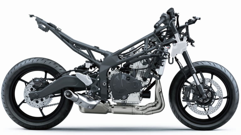 4気筒250 vs 2気筒400の身内対決！ ニンジャZX-25Rとニンジャ400を