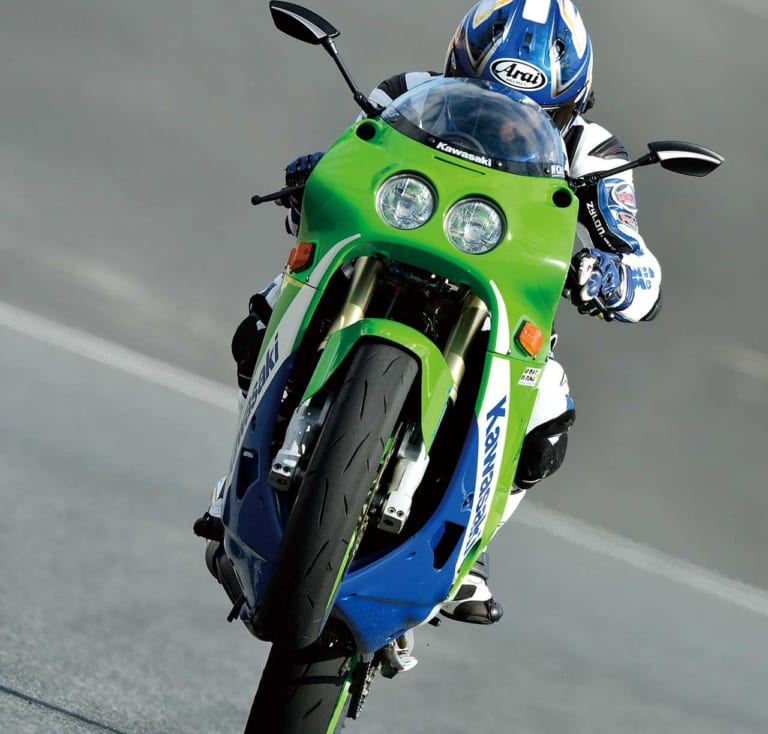 250cc4気筒の実力再検証【ZXR250テスト総括対談・丸山浩×伊丹孝裕