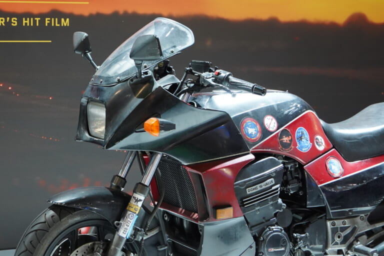 復活祈願】トップガン仕様「GPZ900R」、本物がニンジャH2カーボン