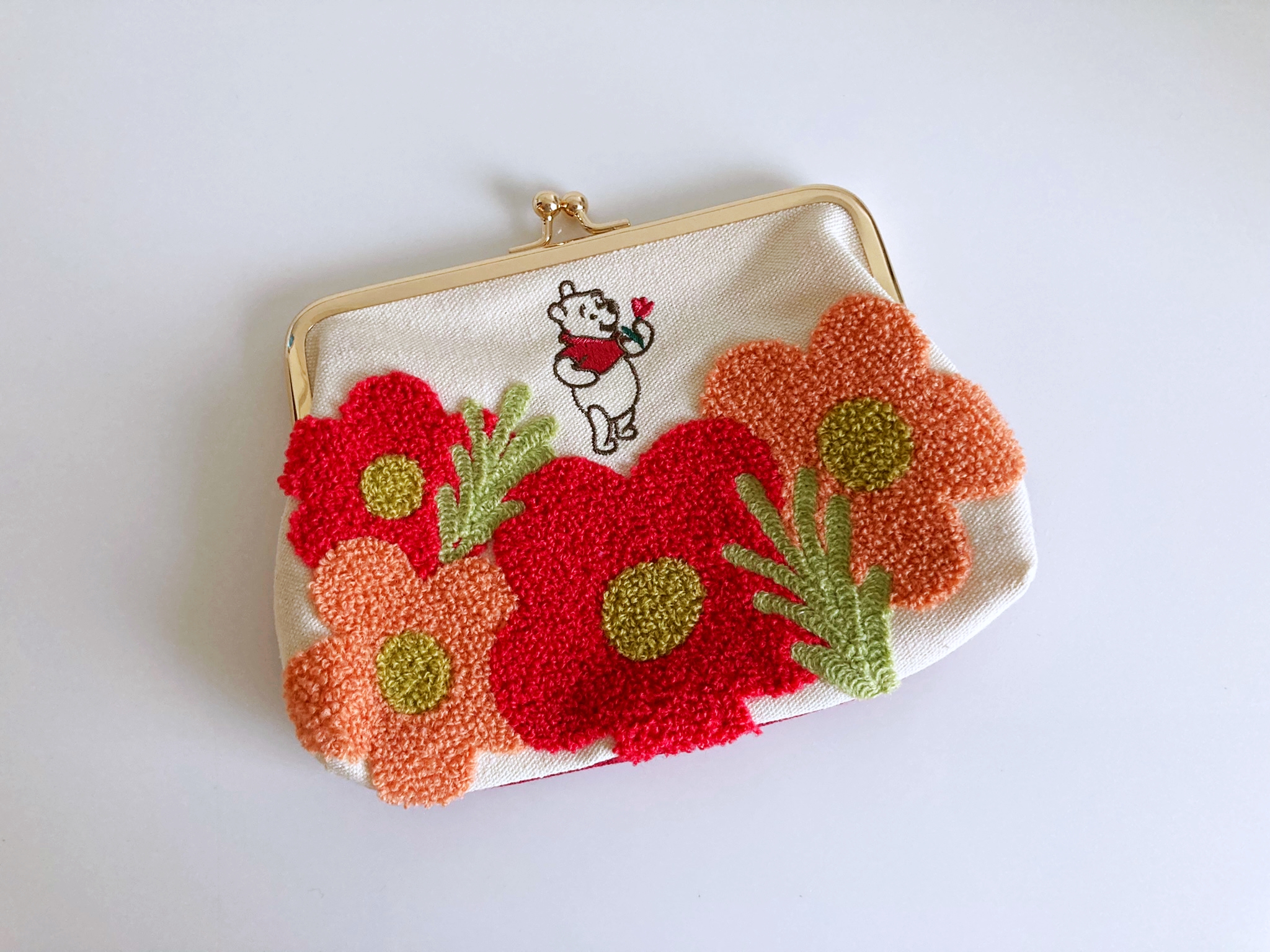 大人のおしゃれ手帖』最新号付録はごきげんな刺繍＆贅沢なさがら織が