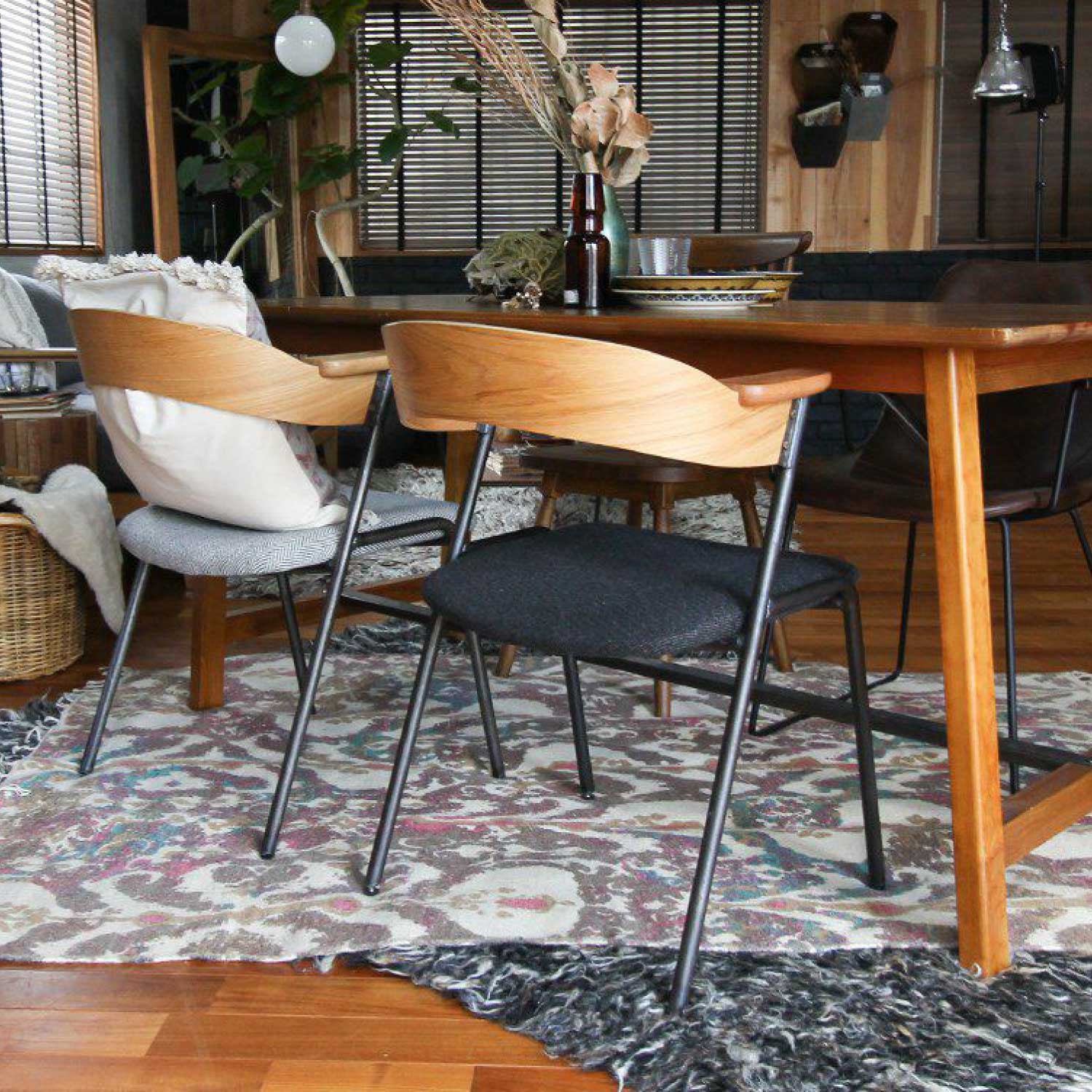 ダニス ショート アームチェア | ブラウン | おしゃれな無垢家具の通販