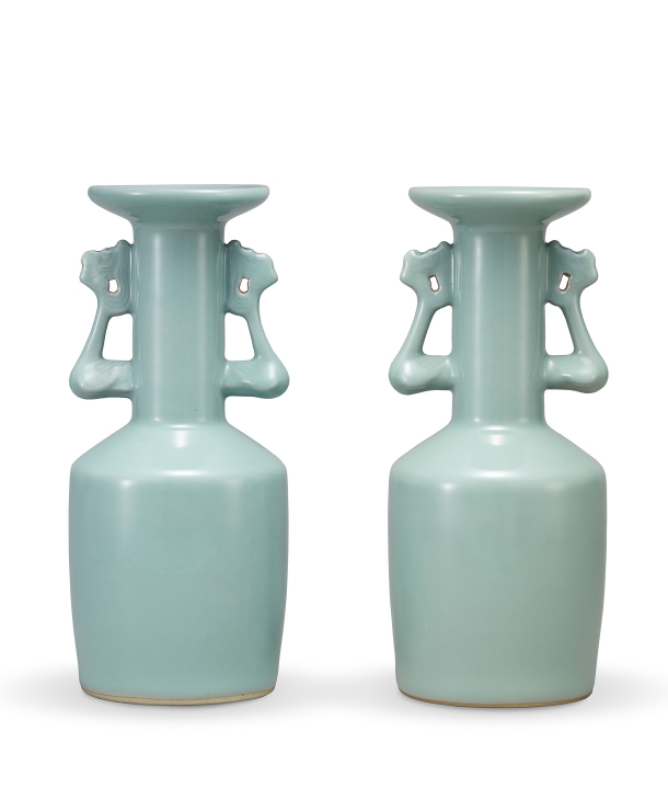 曉芳窯仿龍泉窯粉青釉鳳耳盤口瓶一對-宇珍國際藝術| Yu Jen Taipei重要