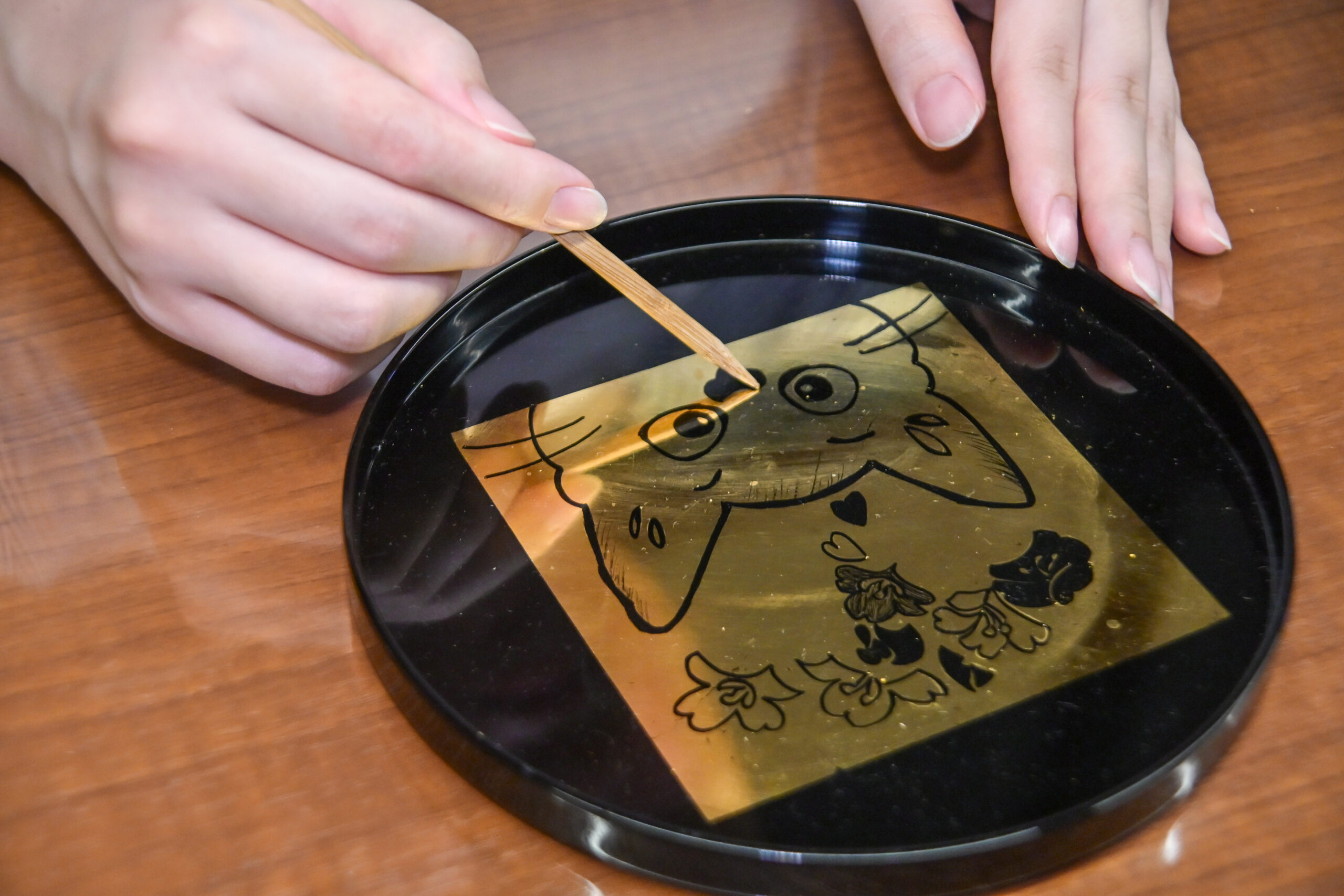 金沢金箔はり体験 | 加賀 伝統工芸村 ゆのくにの森