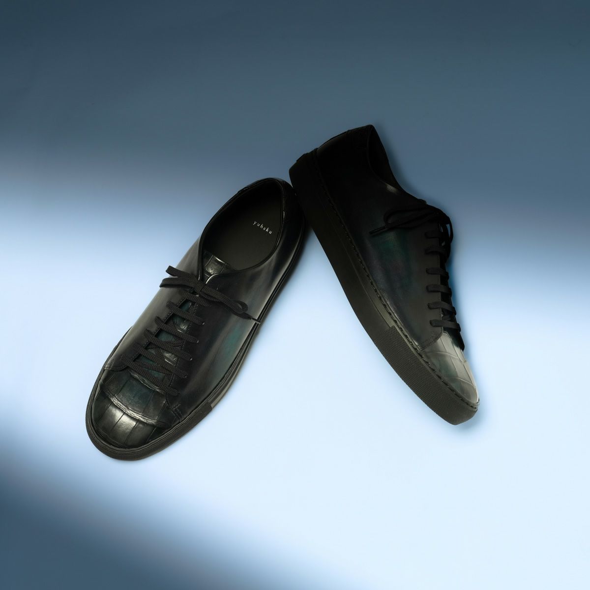 YFA2806 クロコダイルコンビ スニーカー ｜美しい色彩の革財布、革製品