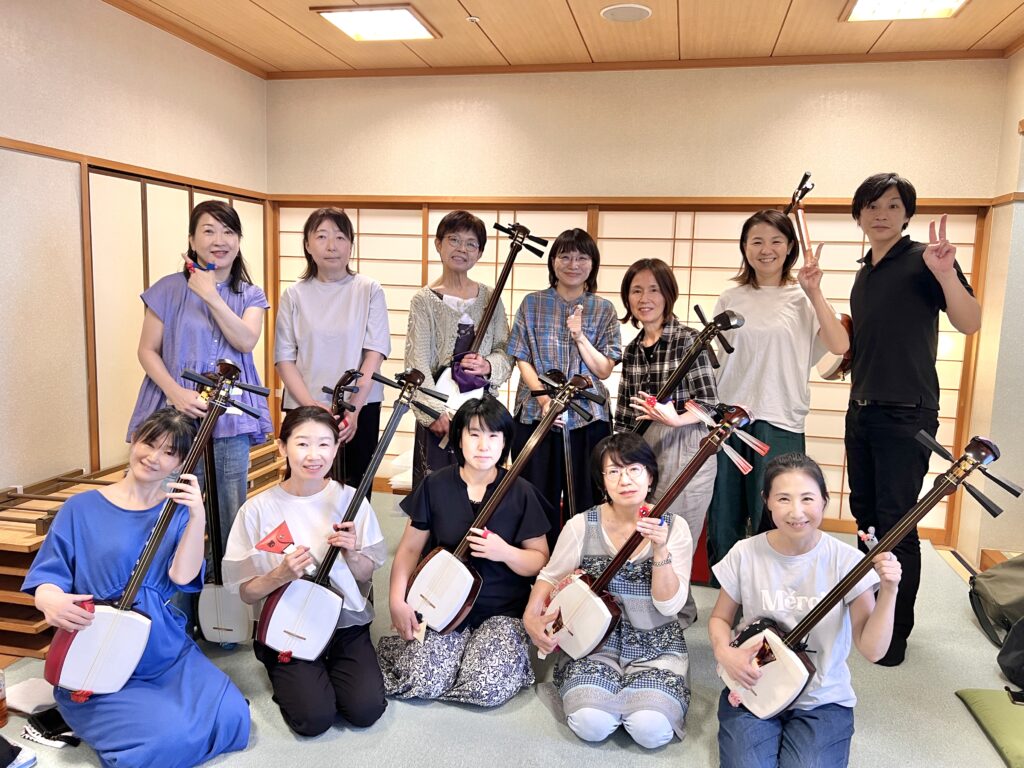 三味線の分解&組み立てを体験していただきました | 三味線 結(ゆい)