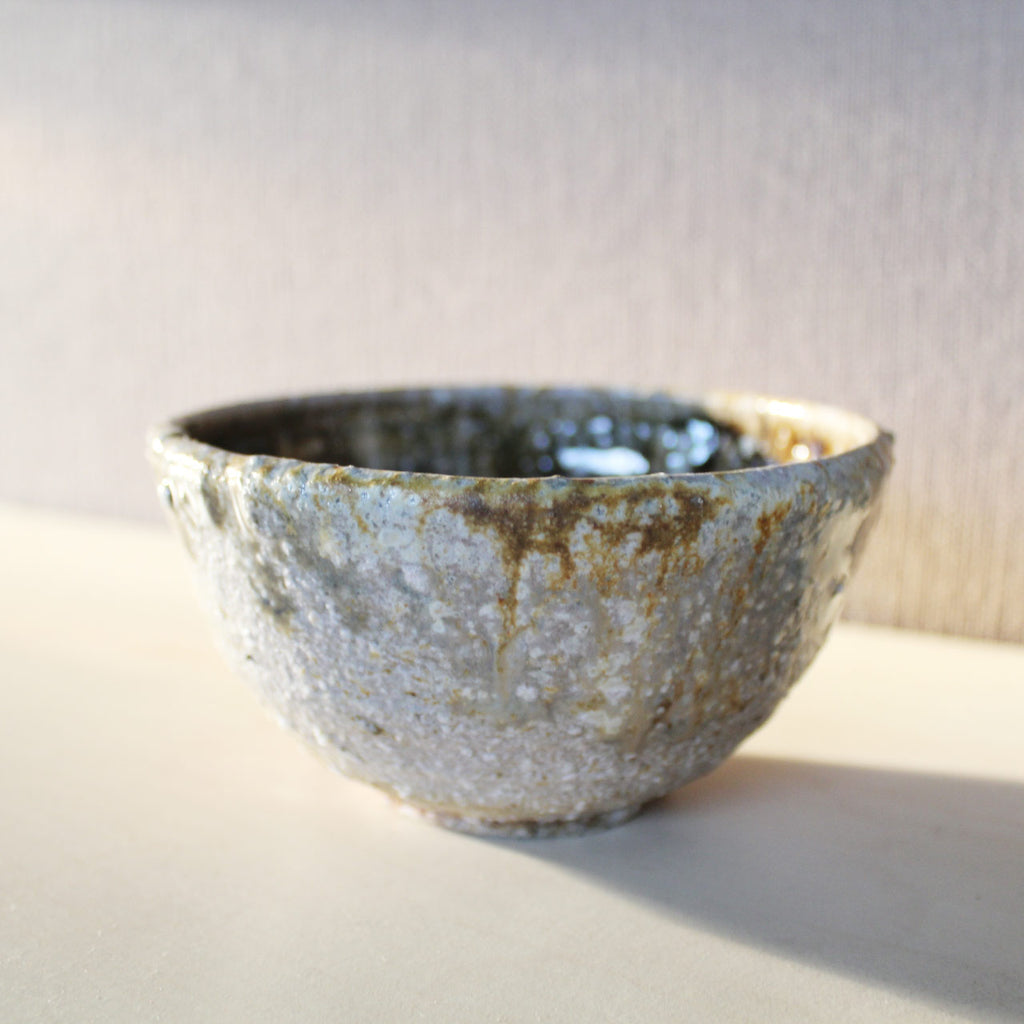 薪窯古信楽茶マットチタン釉飯碗 – ゆう雑貨店