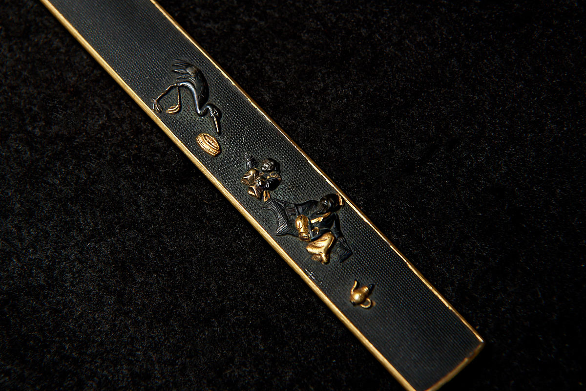 06-153 保存刀装具 後藤仙乗 鶴髪童顔図 小柄 赤銅魚子地 | 日本刀専門