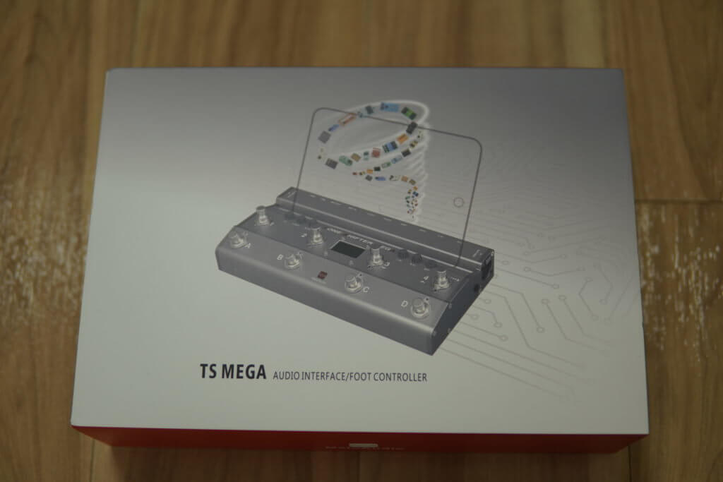 オーディオIFとMIDIフットコントローラが合わさったオールインワン機材