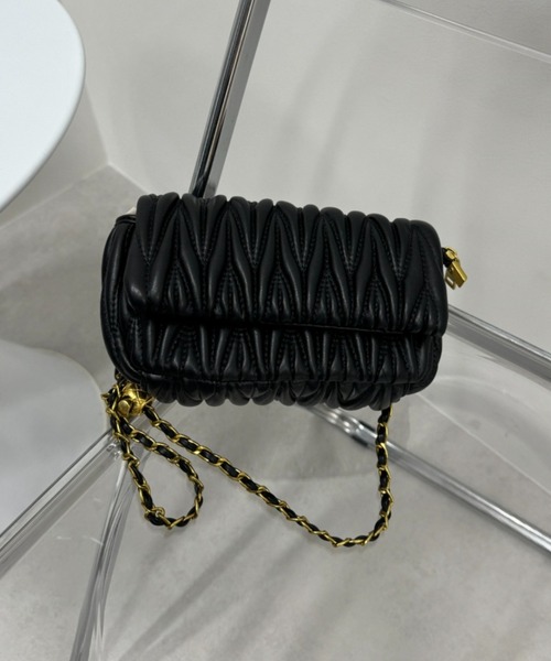Ada. ショルダーバッグ バッグ ぷっくり キルティング チェーン