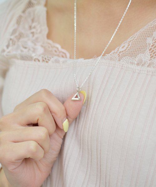 rehacer（レアセル） ネックレス : × ANIKULAPO Triangle Necklace
