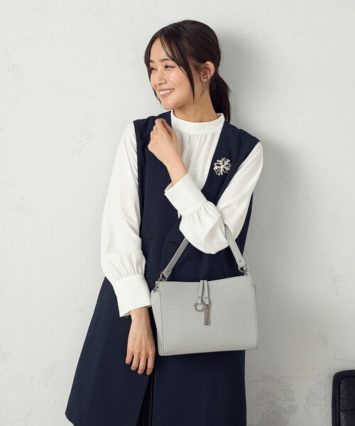 MONO COMME CA（モノコムサ） ショルダーバッグ バッグ ロゴプレート