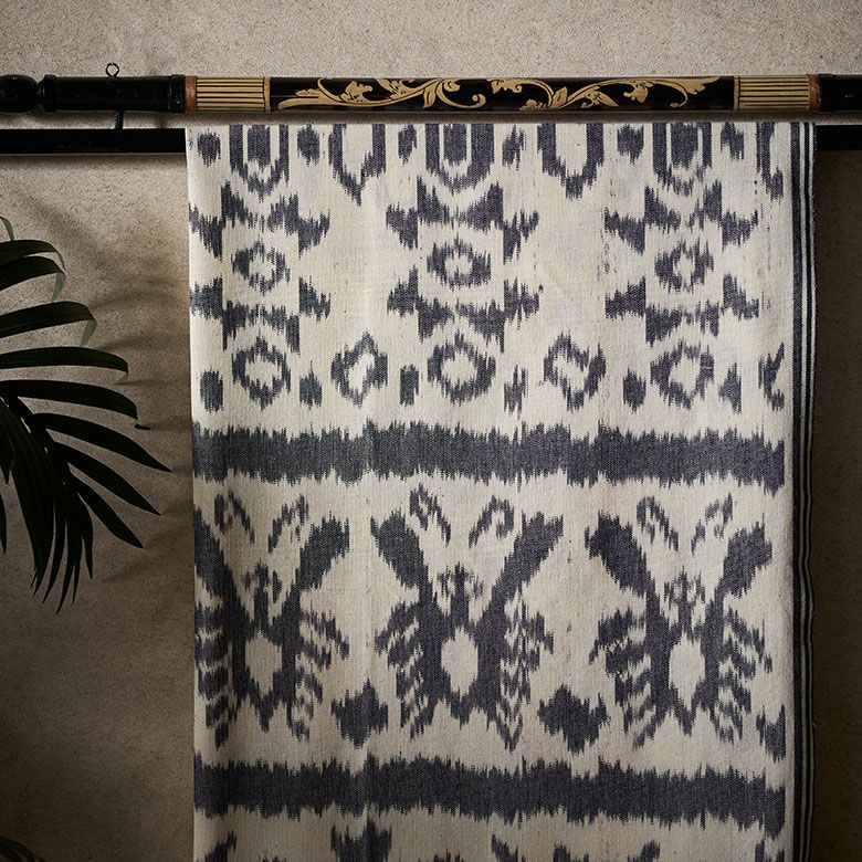 インドネシアの織物イカット 230×115㎝ ［アイボリー/ネイビー