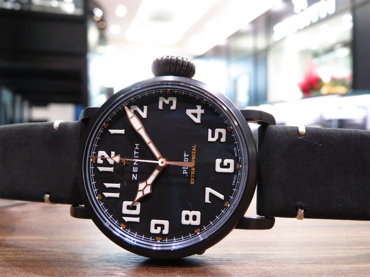 高い視認性で暗闇でも見やすい！ブラックの男性らしいパイロット