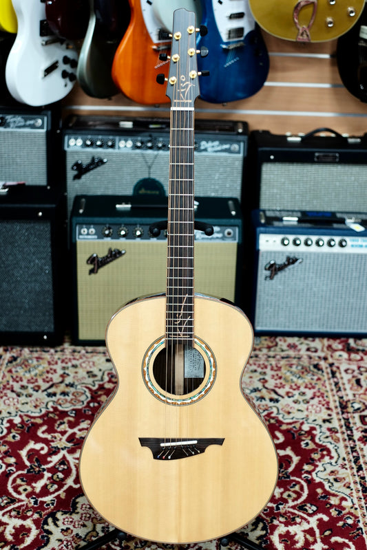 Kiso Klein OMK-1 Grand Concert Guitar - Zenith Music