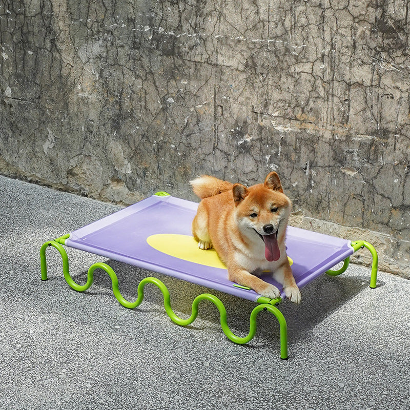 zeze Wavy Elevated Pet Bed