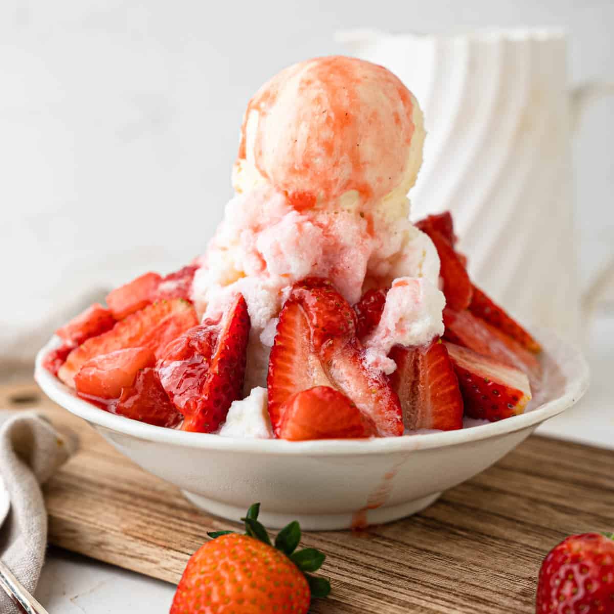 Irresistible Strawberry Bingsu with Fresh Toppings