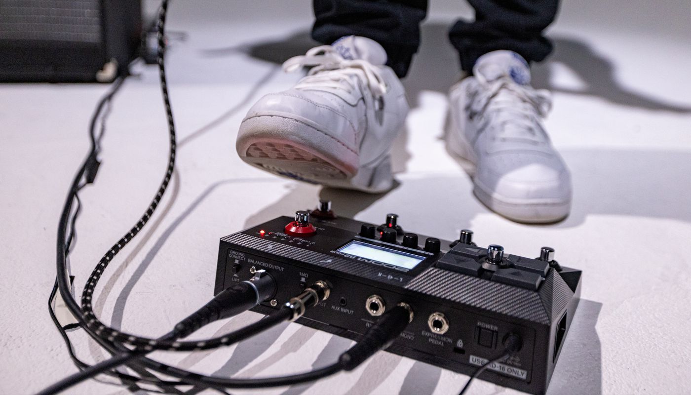 B2 Four Effects and Amp Emulator | ZOOM