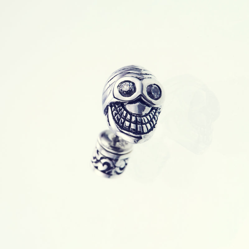 Jeweled Tibetan Smile Skull Stud (White CZ)｜ジュエルド・チベタン