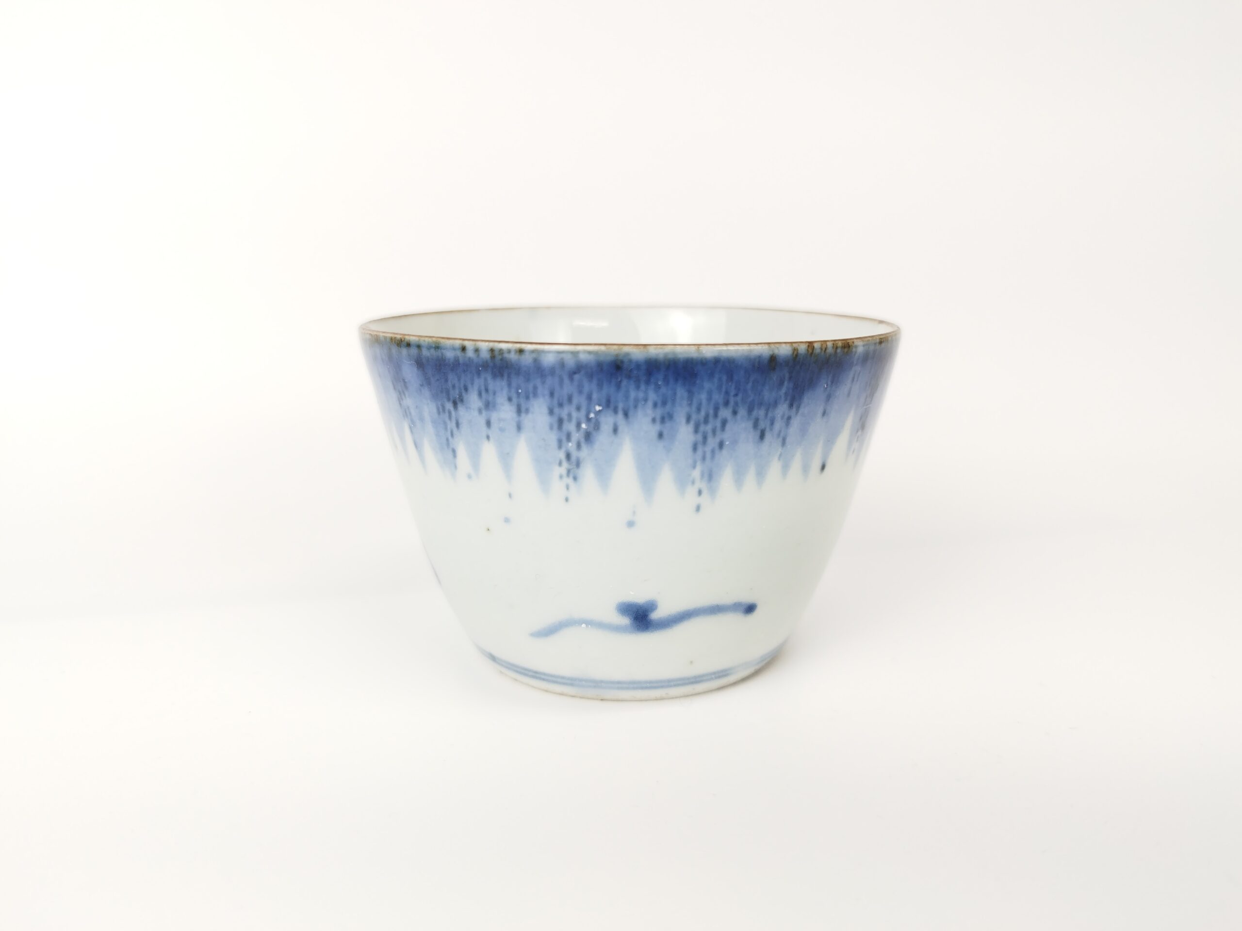 伊万里 染付雨降雷文そば猪口 – 古美術西川