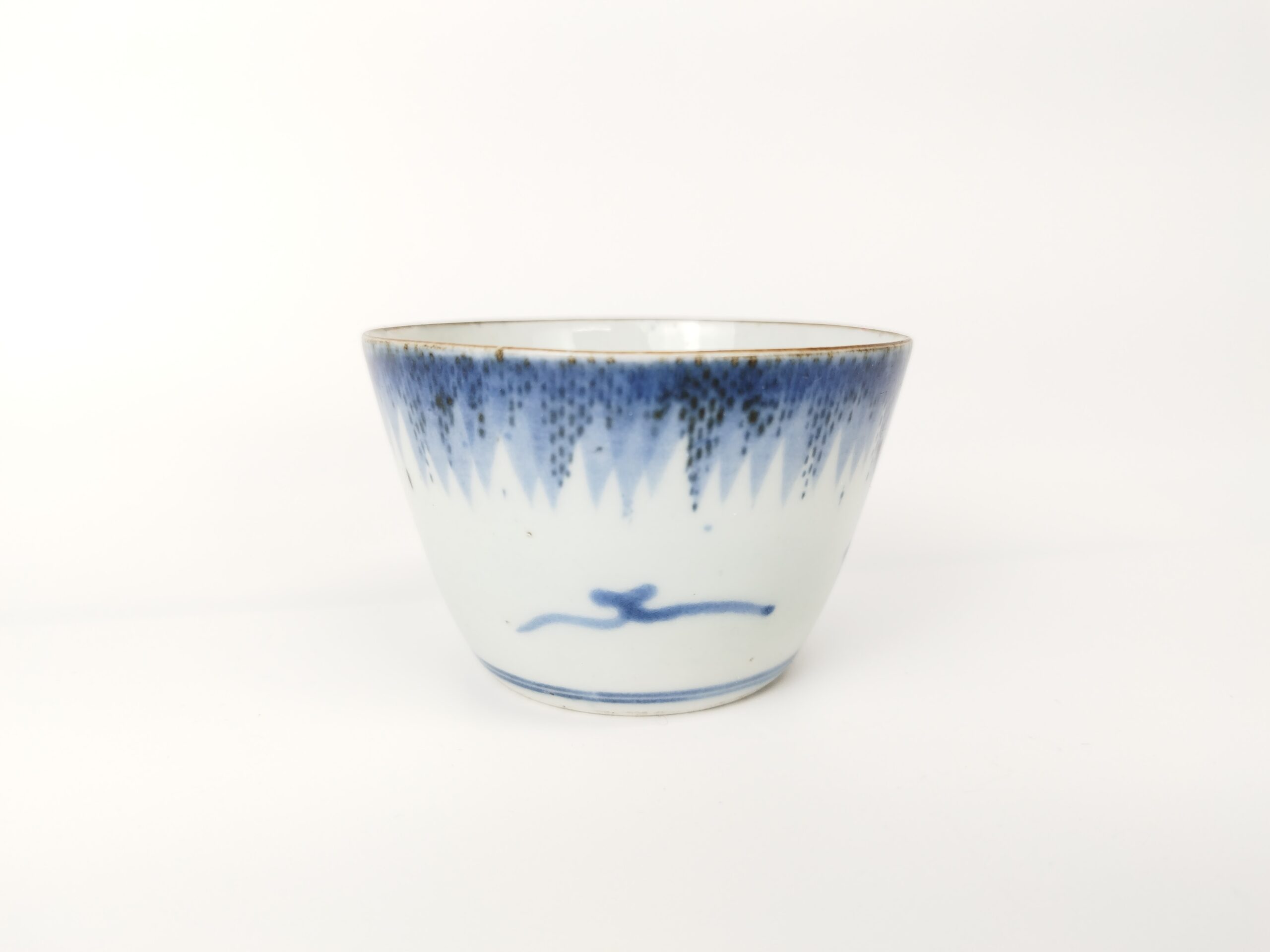伊万里 染付雨降雷文そば猪口 – 古美術西川