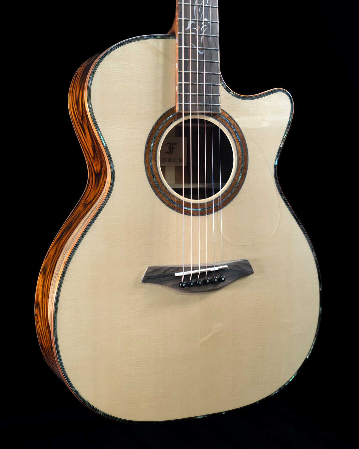 Furch Red Series OMc-LC, Alpine Spruce, Figured Cocobolo, Cutaway